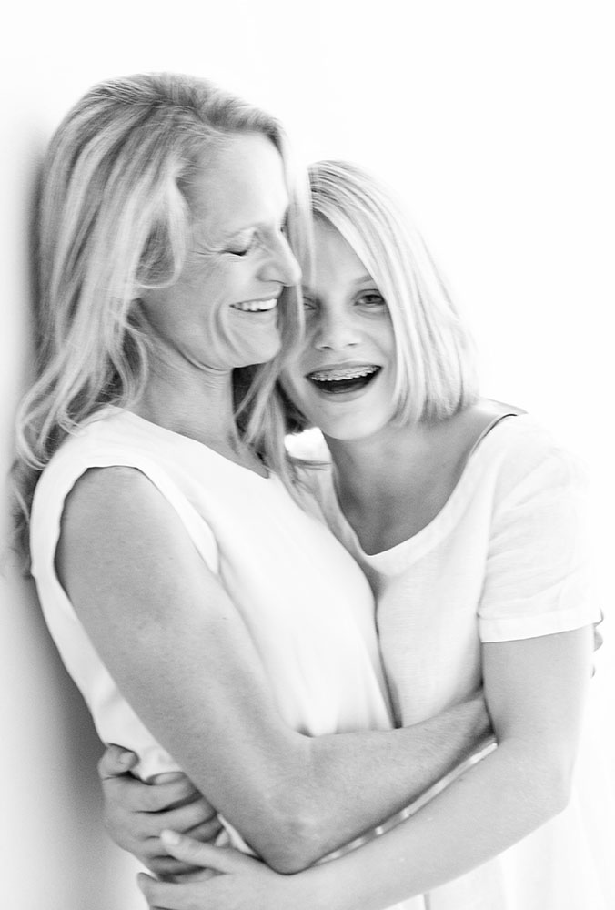 München Fotograf portrait portraitfotograf familienfotos mutter tochter shooting bilder weihnachten porträt fotograf shooting münchen emotional hochwertig fotoshooting coach